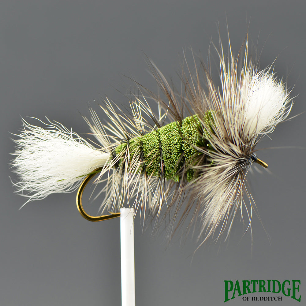 Wulff Dark Olive Green – White Tail – Hackle Badger Silver